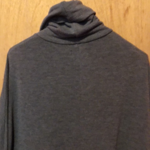 Madison & Berkeley Women’s Turtleneck Tunic ~ med - Picture 5 of 8